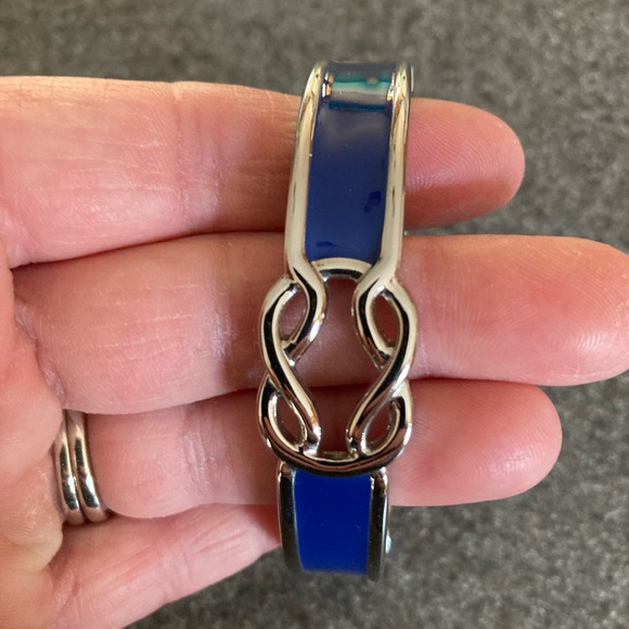 Lia Sophia, metal, blue and silver stretch bracelet - Picture 2 of 5